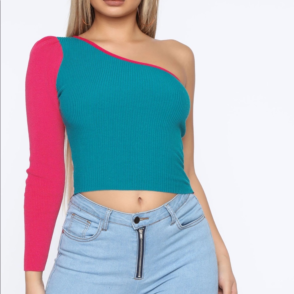 One shoulder colorful top